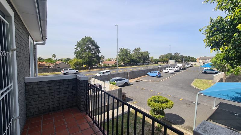 2 Bedroom Property for Sale in Oakglen Western Cape